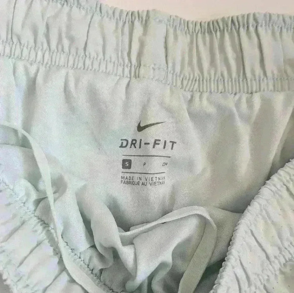 NIKE MINT GREEN DRI FIT RUNNING SHORT SIZE S - Picture 3 of 4